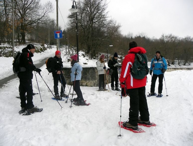  Con raquetas de nieve 